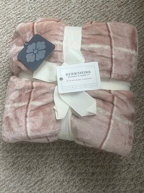 Berkshire Plush Oversized Throw Blanket